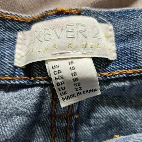 Forever 21 PLUS Embellished Denim Shorts (sz 18) - Picture 5 of 5